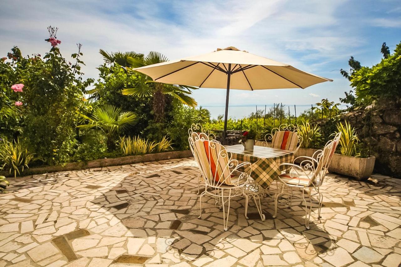 Apartman Carmen Volosko Opatija Exterior foto