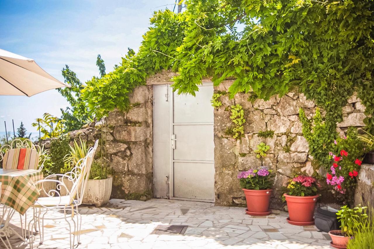Apartman Carmen Volosko Opatija Exterior foto
